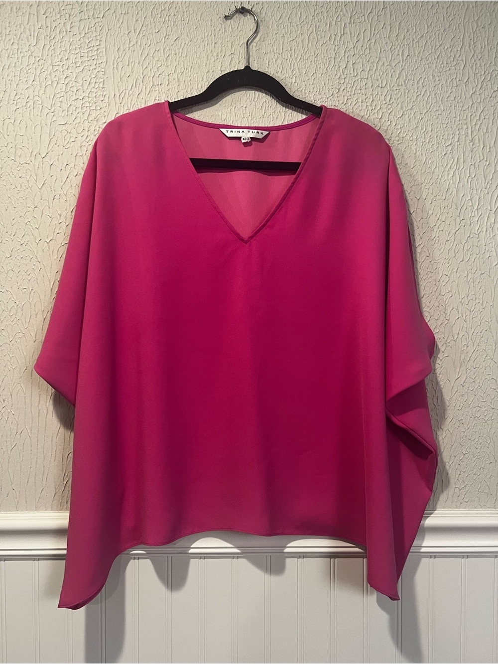 Trina Turk Caftan Style Dark Pink Fushia/ Magenta V Neck top size XS/Small